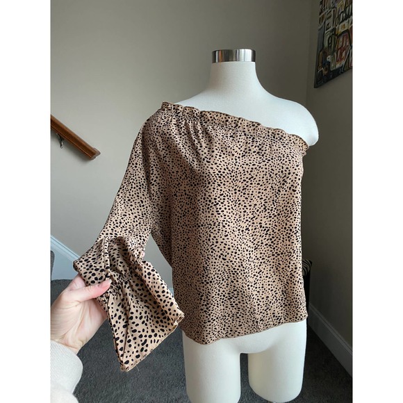 One shoulder leopard long sleeve top, size XS - Picture 6 of 8